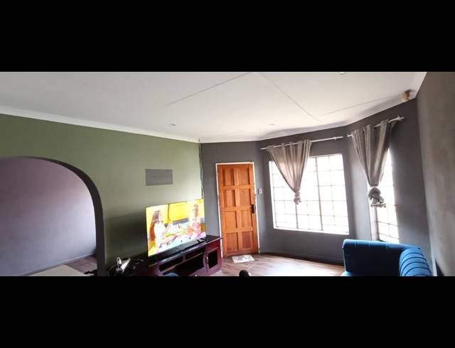 3 BEDROOM TOWNHOUSE FOR SALE IN REYNO RIDGE